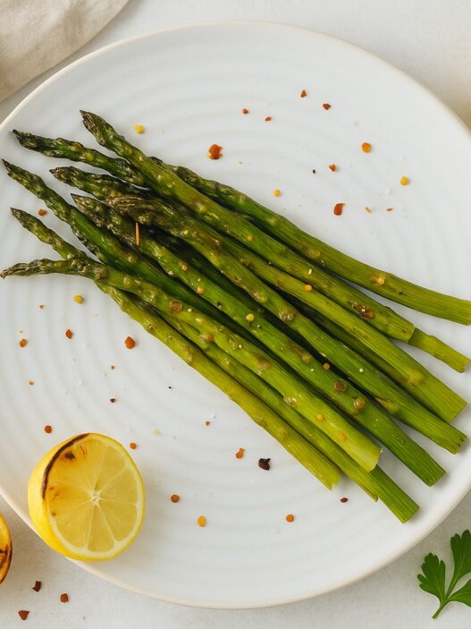 Easy Roasted Asparagus with lemon, sea salt, red pepper flakes, and parsley – anti-inflammatory, paleo, whole30, low-carb, AIP side dish