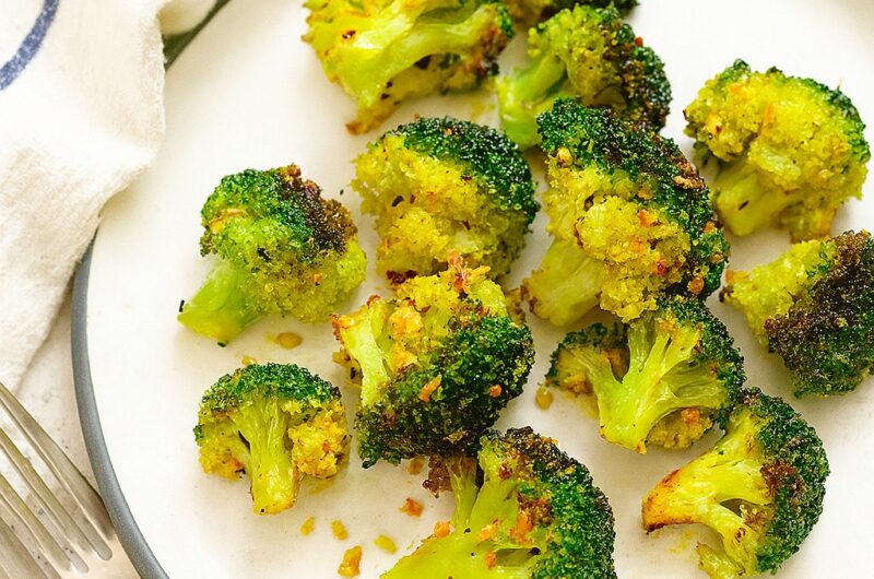 GARLIC, TURMERIC ROASTED BROCCOLI