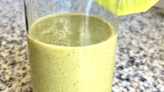 AIP-friendly kale, kiwi, mango, and banana smoothie, anti-inflammatory, packed with vitamins, antioxidants, and fiber, perfect for a healthy, nutrient-dense drink.