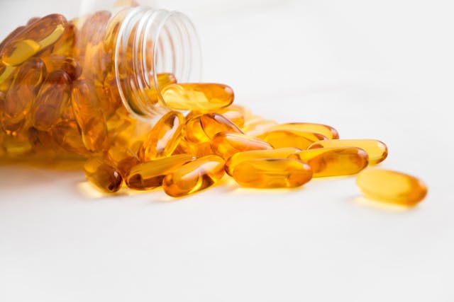Bottle of dietary supplements commonly used to support thyroid health, reduce inflammation, and improve brain fog in Hashimoto’s thyroiditis.